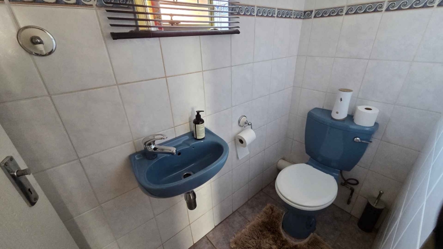 5 Bedroom Property for Sale in Fichardt Park Free State